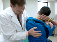 Image of ATSU physical therapy professor demonstrating patient care